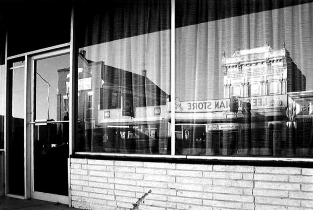 photographie noir et blanc vitrine états-unis