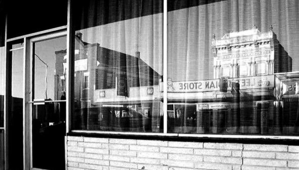 photographie noir et blanc vitrine états-unis